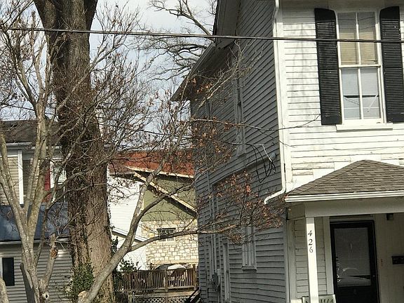 4th image of 424-426 W 4th St