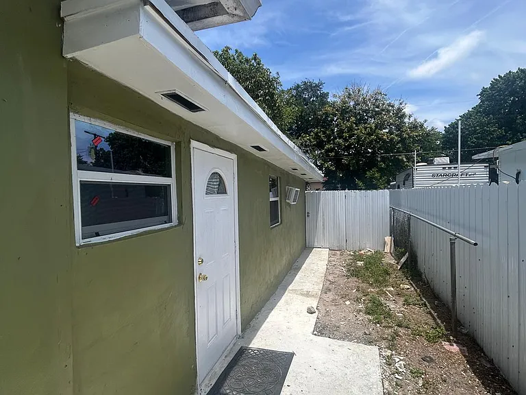 845 NW 132nd St — Photo 3