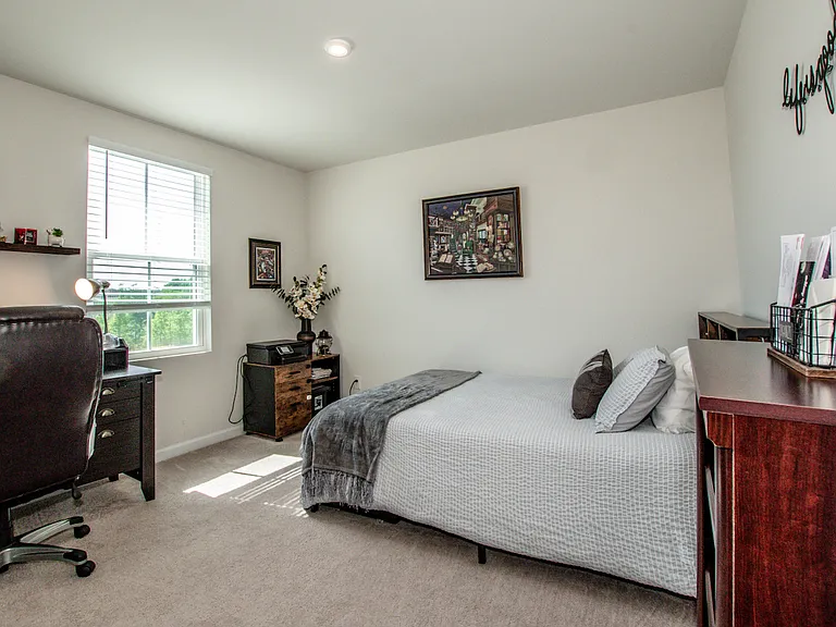 177 Crownpiece St — Photo 35