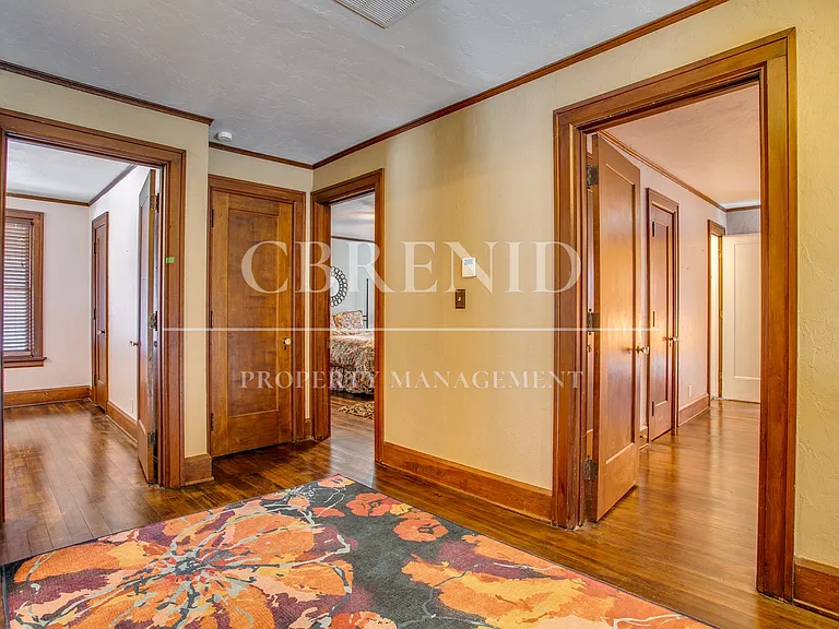 1214 W Maine St — Photo 37