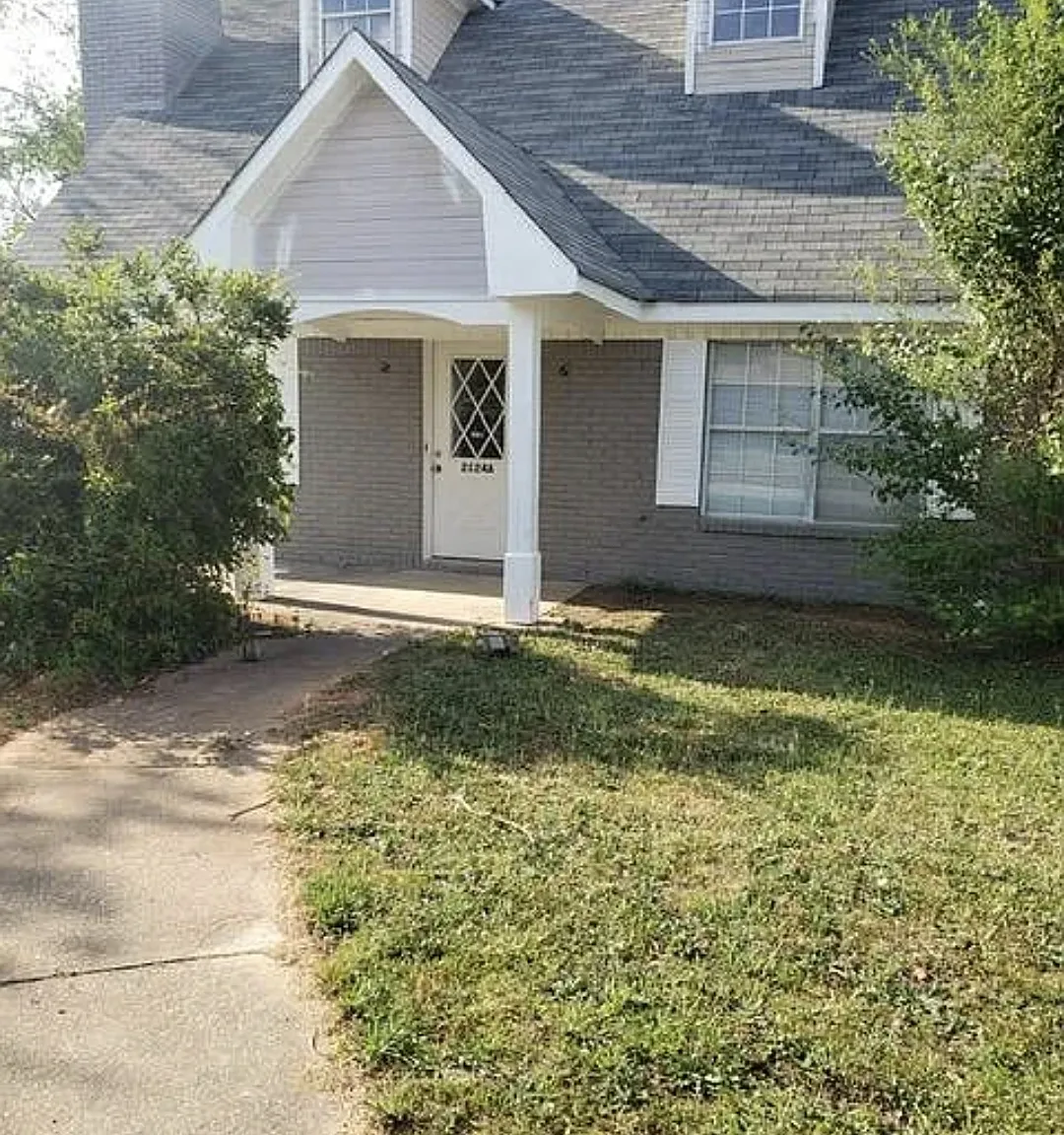 3 bed, 2208 sqft, $1,800 — Photo 2