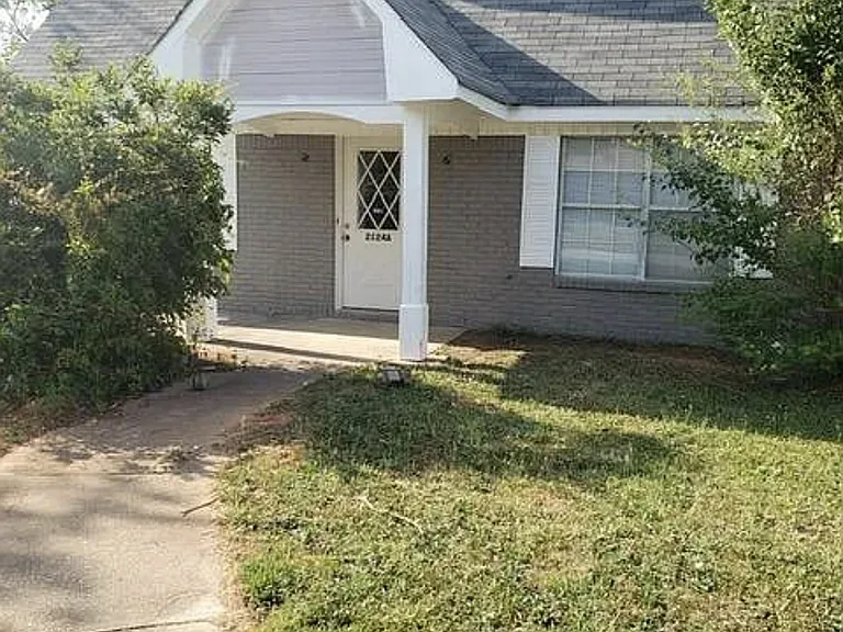 2124B Hickory Bnd SE #B — Photo 2