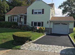 82 Davenport Rd, Yonkers, NY 10710