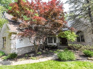 7976 Lee Rd, Brighton, MI 48116