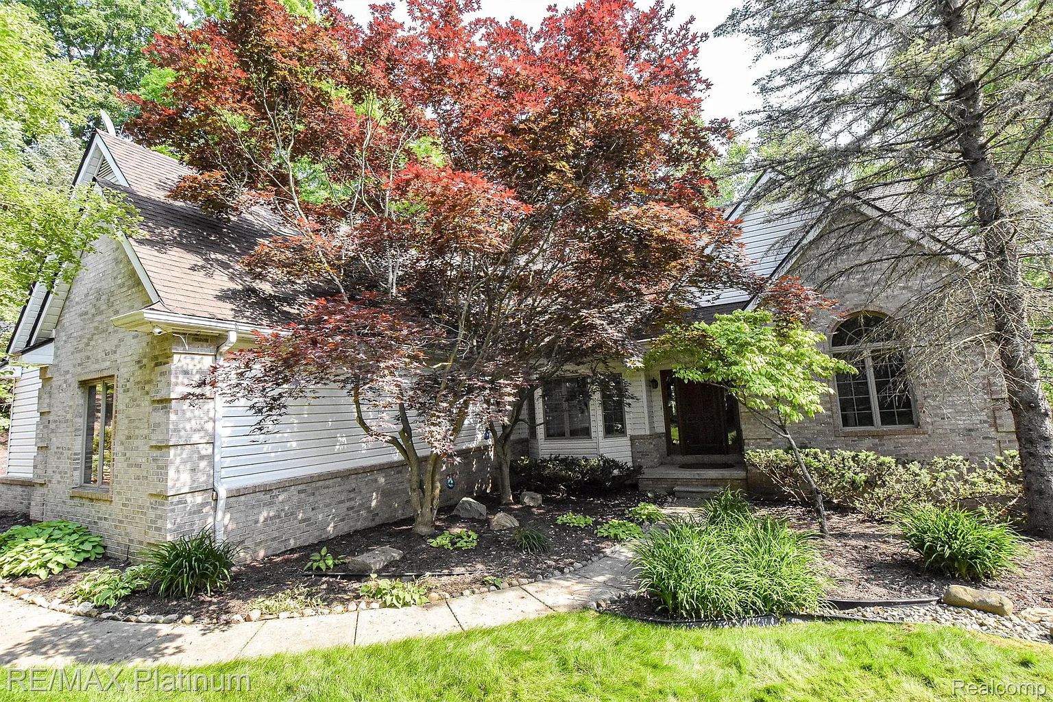 7976 Lee Rd photo 1