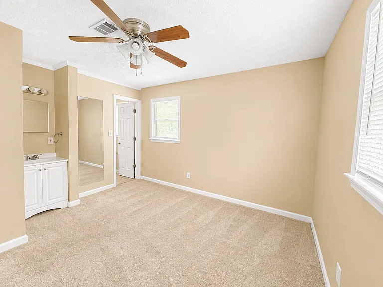 3260 Ridgecrest Dr — Photo 20