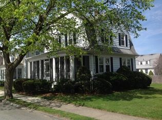 17 Orchard St, Peabody, MA 01960
