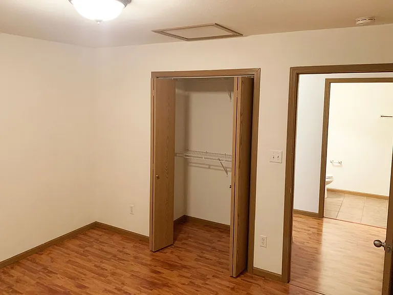 915 N Frederick St — Photo 25