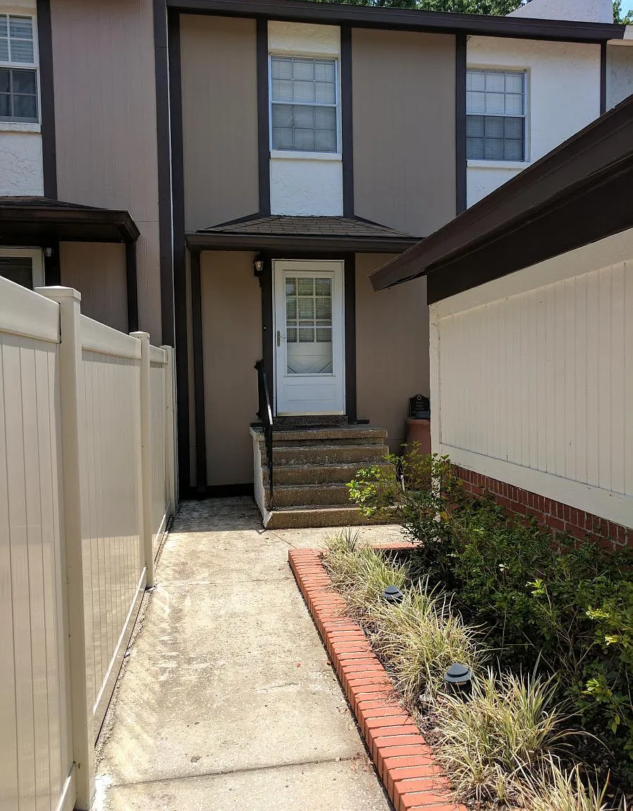2 bed, 1280 sqft, $2,450 — Photo 2