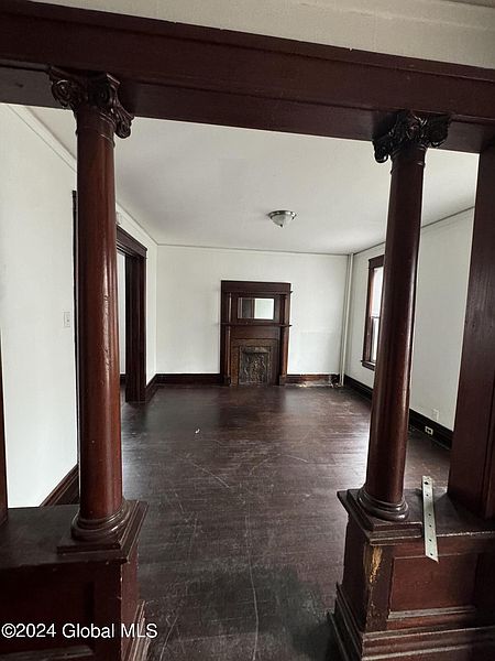 4th image of 106 Hunter Avenue