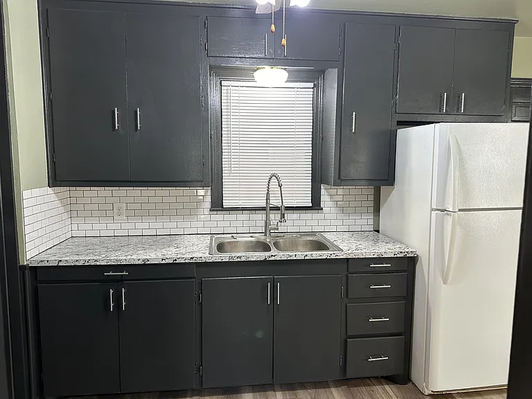 811 W Rush Ave — Photo 9