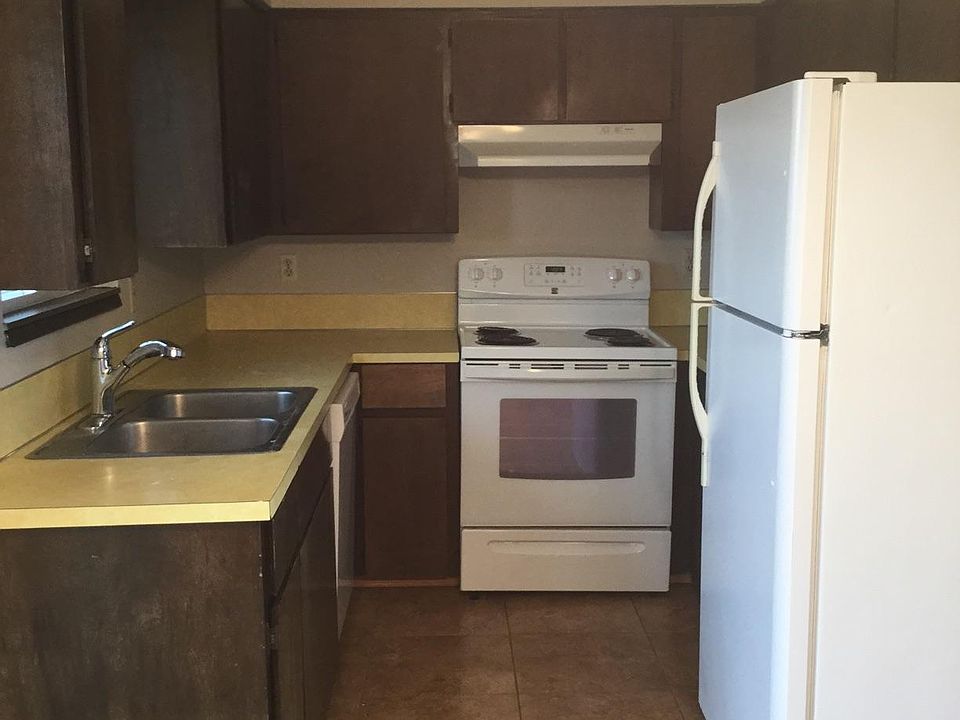 2nd image of 115 SW 9th St