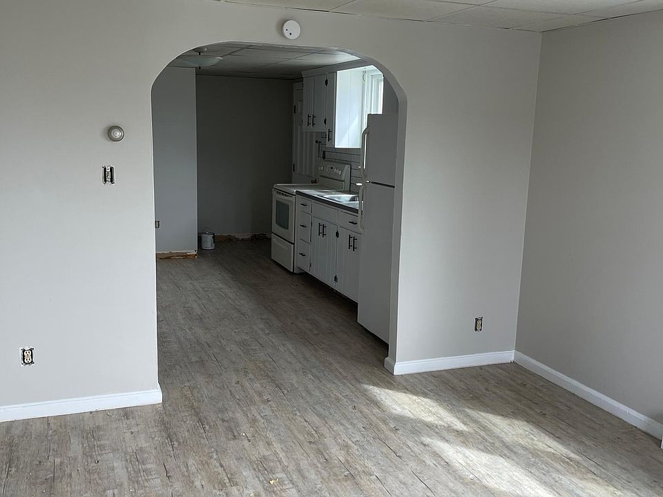 1st image of 51 E 9th St #1