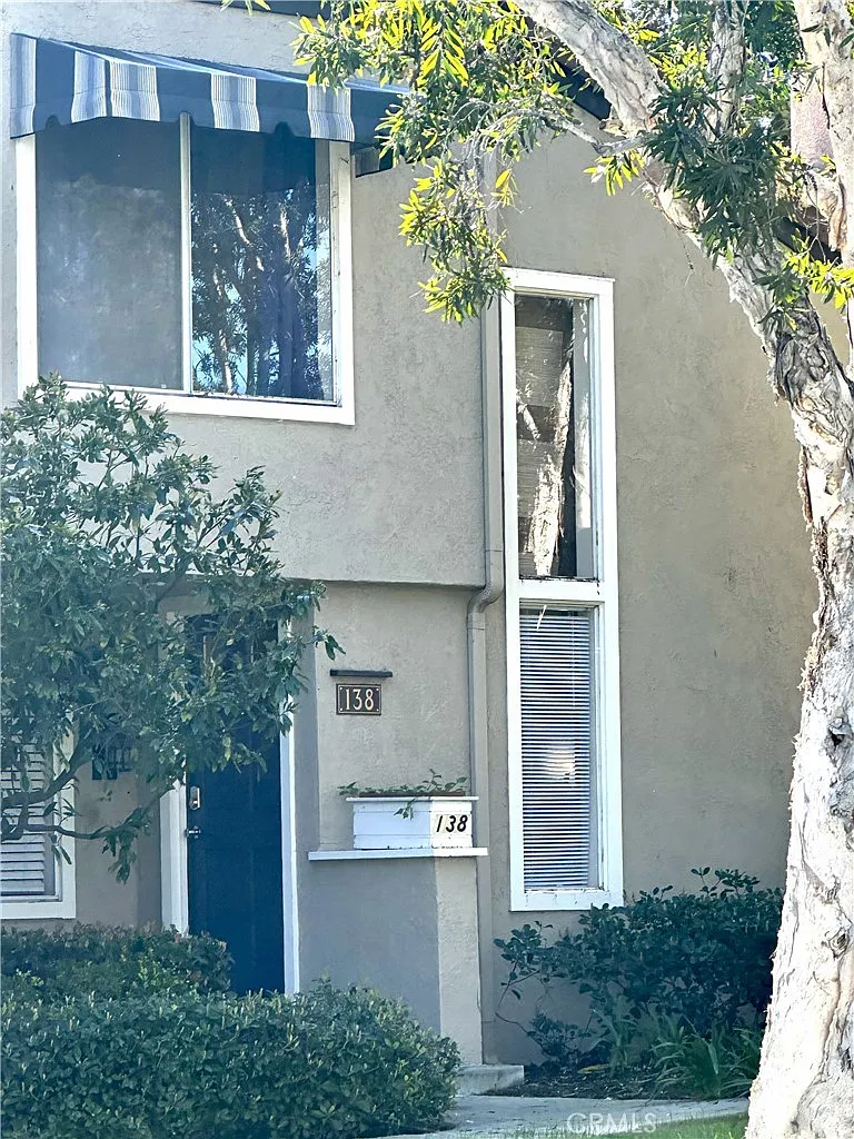 3 bed, 1413 sqft, $5,200 — Photo 1