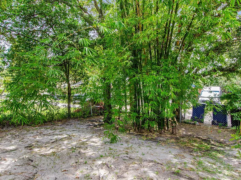 411 S Willow Ave — Photo 25