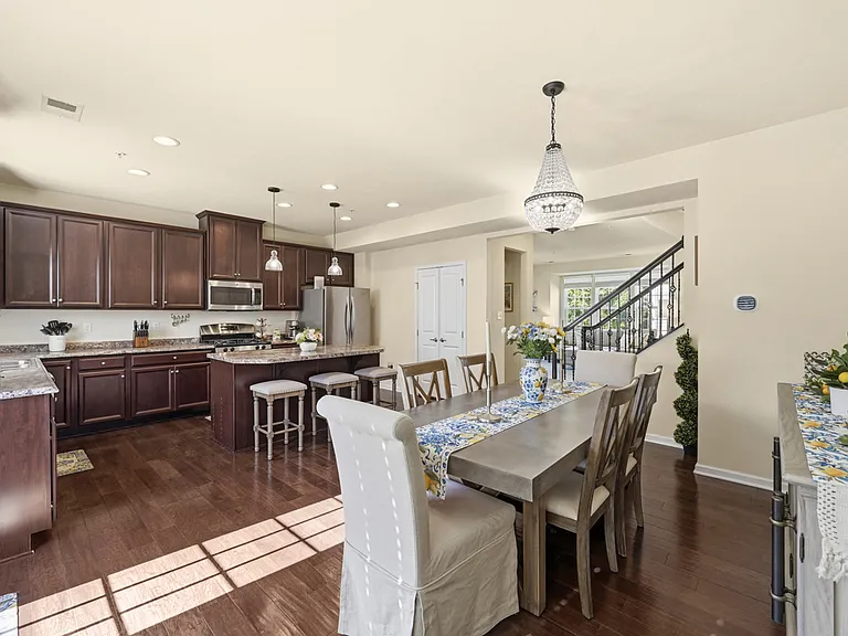 601 Pointe View Dr — Photo 27