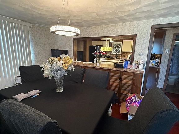5th image of 14 Lottie Dr