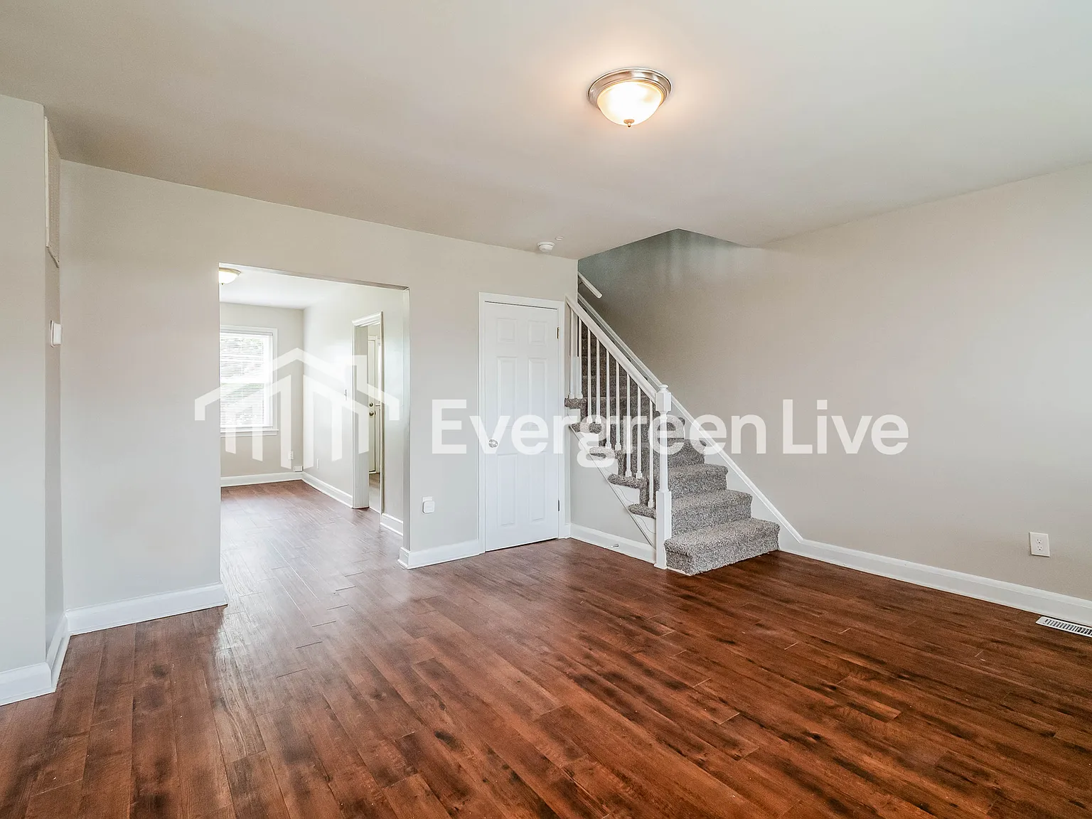 3 bed, 1.0 bath, 1144 sqft, $1,995 — Photo 4