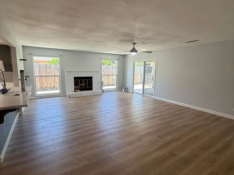 2568 Mayfair Ct — Photo 17