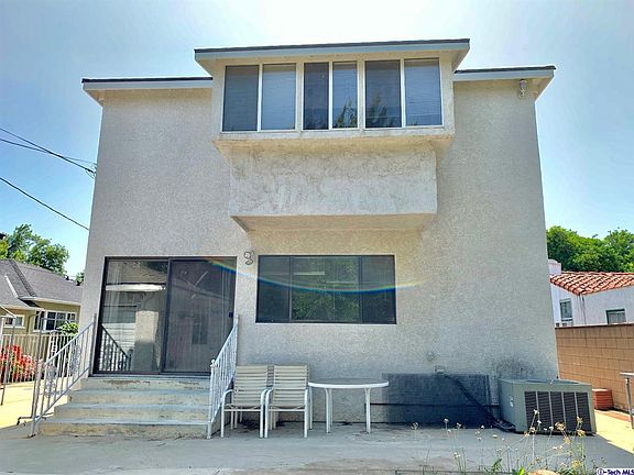 4th image of 324 N Beachwood Dr