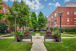 1st image of 4646 N Greenview Ave Unit 9
