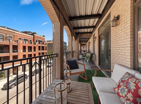 4th image of 1423 W Belmont Ave APT 3