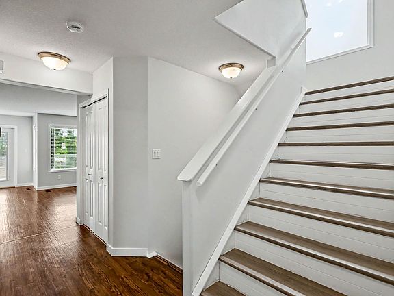 4th image of 62 Greystone Cres