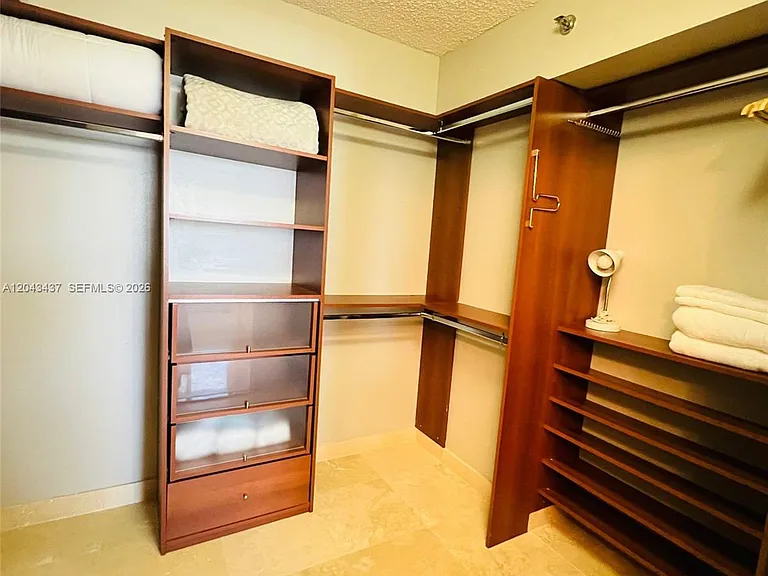 3600 Mystic Pointe Dr #1401 — Photo 16