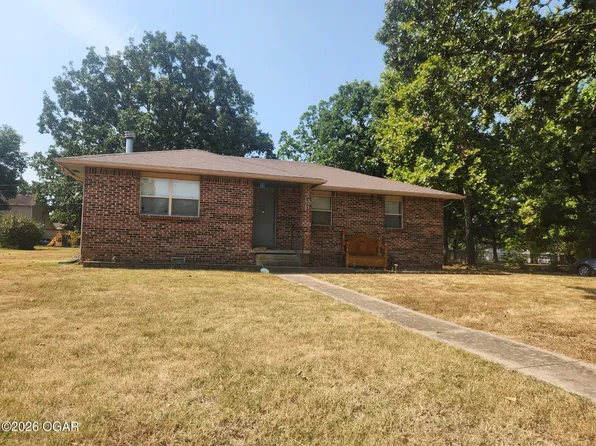 106 Anita Dr, Carl Junction, MO 64834