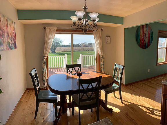 3rd image of 4432 Sandhill Dr
