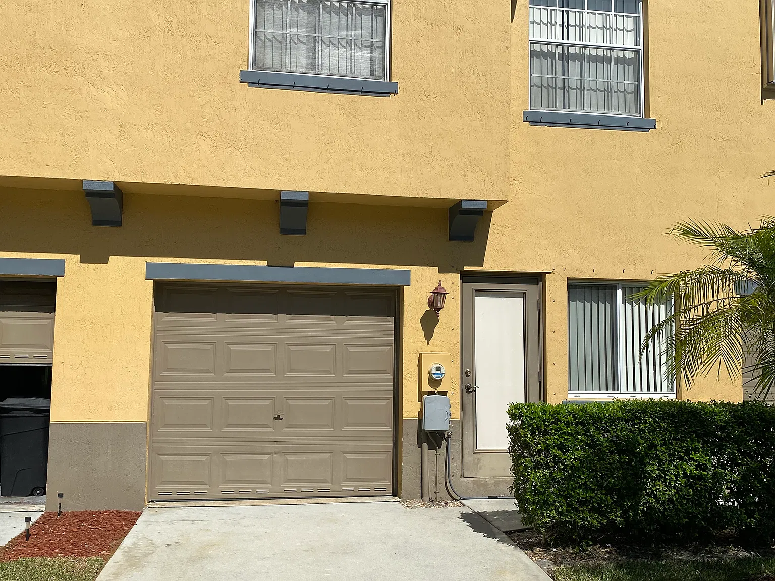 3 bed, 2.5 bath, $2,100 — Photo 4