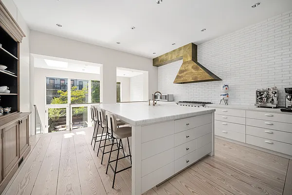 Sold by Compass | media 6