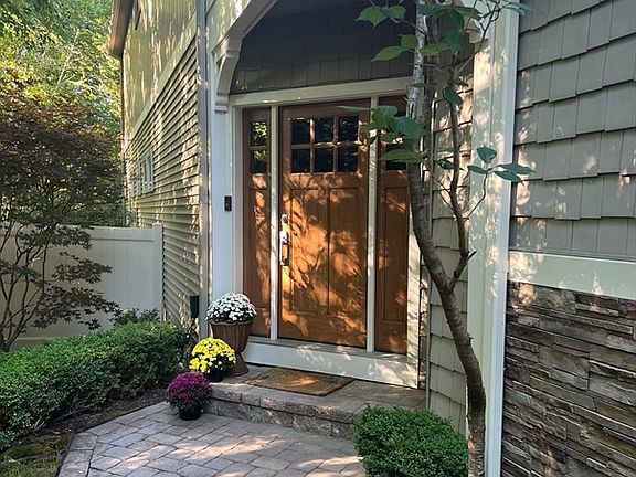2nd image of 127 Boxwood Ln