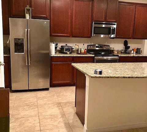 Spacious kitchen excellent for entertaining!