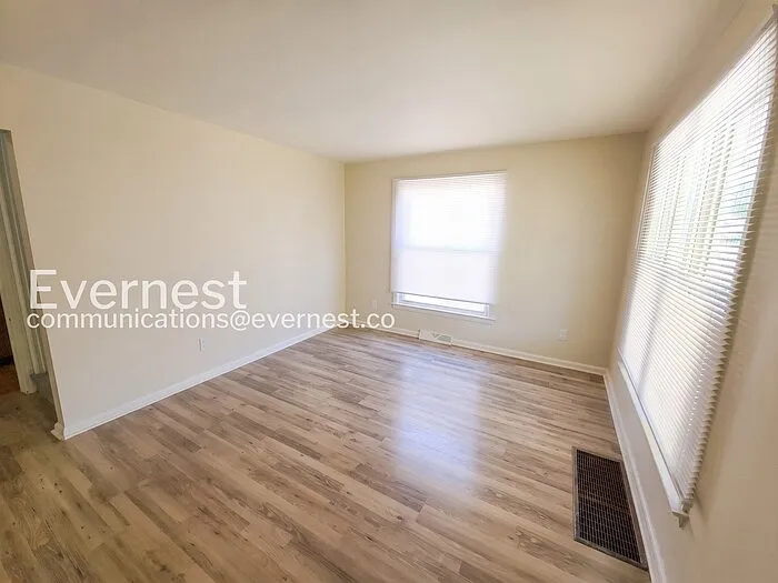 749 Racine Ave — Photo 8