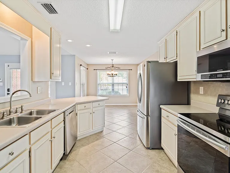 3709 Seleste Dr — Photo 7