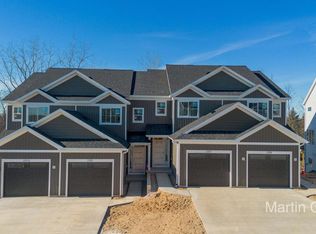 2315 Watertown Way NE, Grand Rapids, MI 49505