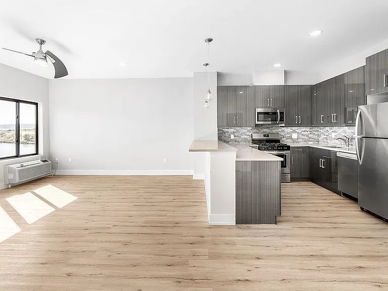 1 Flagship St #406 — Photo 3