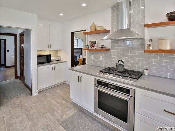 3rd image of 44 Danbury Ln