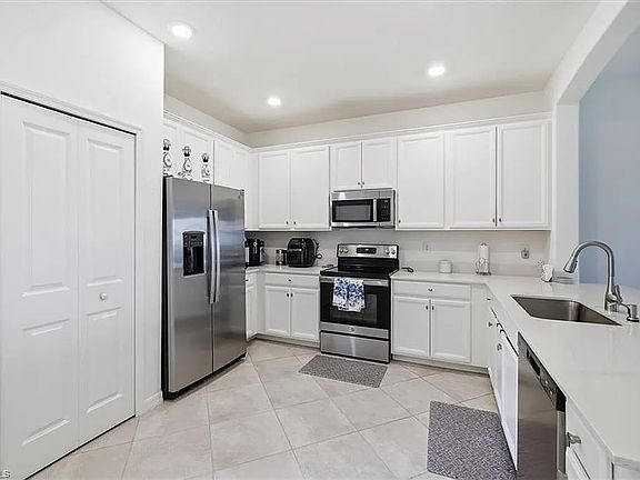 5th image of 2636 Vine Ave