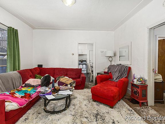 4th image of 852 11th St NW