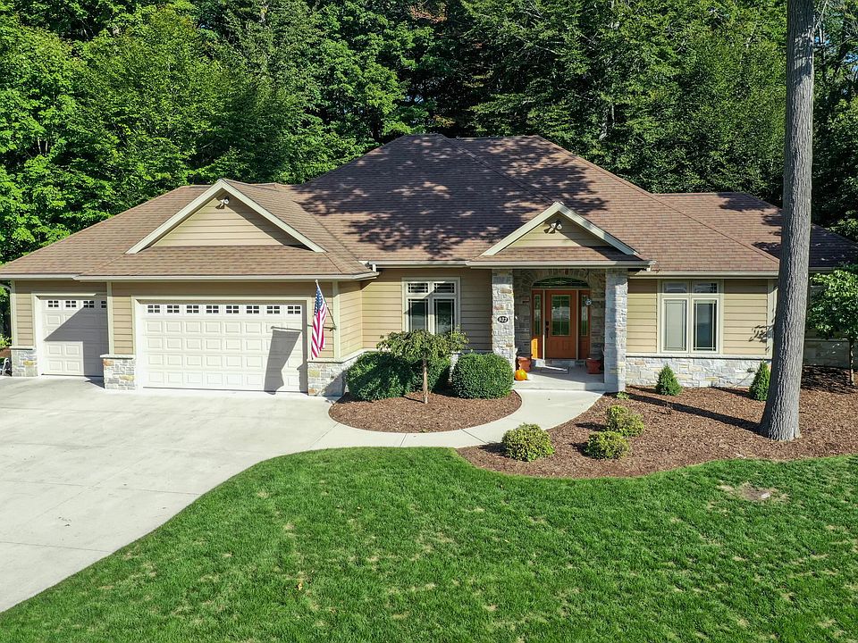 1st image of 932 Wood Ct