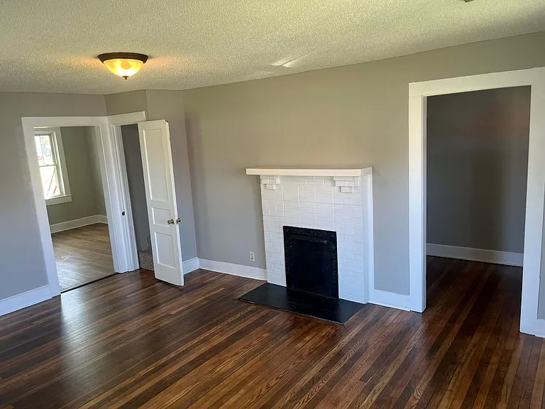 806 E Laurel St — Photo 3