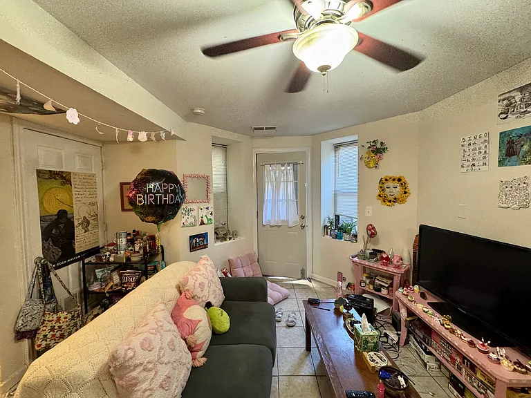933 W Fletcher St — Photo 15
