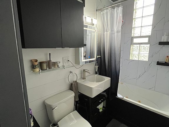 2nd image of 2280 N Clybourn Ave #2
