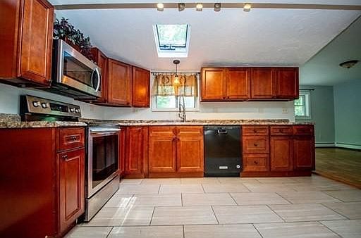 3rd image of 419 Bedford St