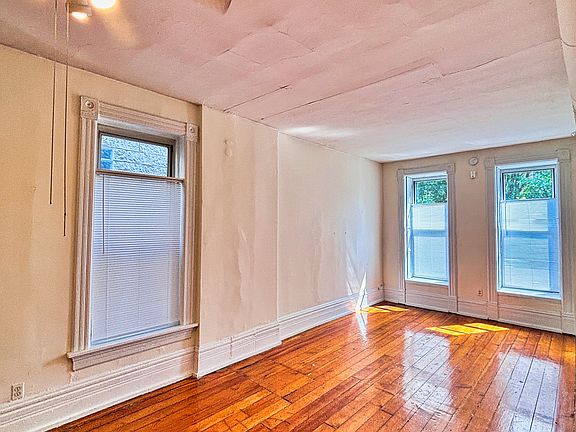3rd image of 1746 W Erie St APT 2F