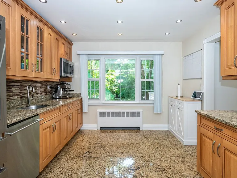 18 Carlyle Pl — Photo 10