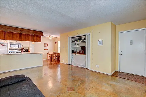 910 Duncan Ln Photo 1