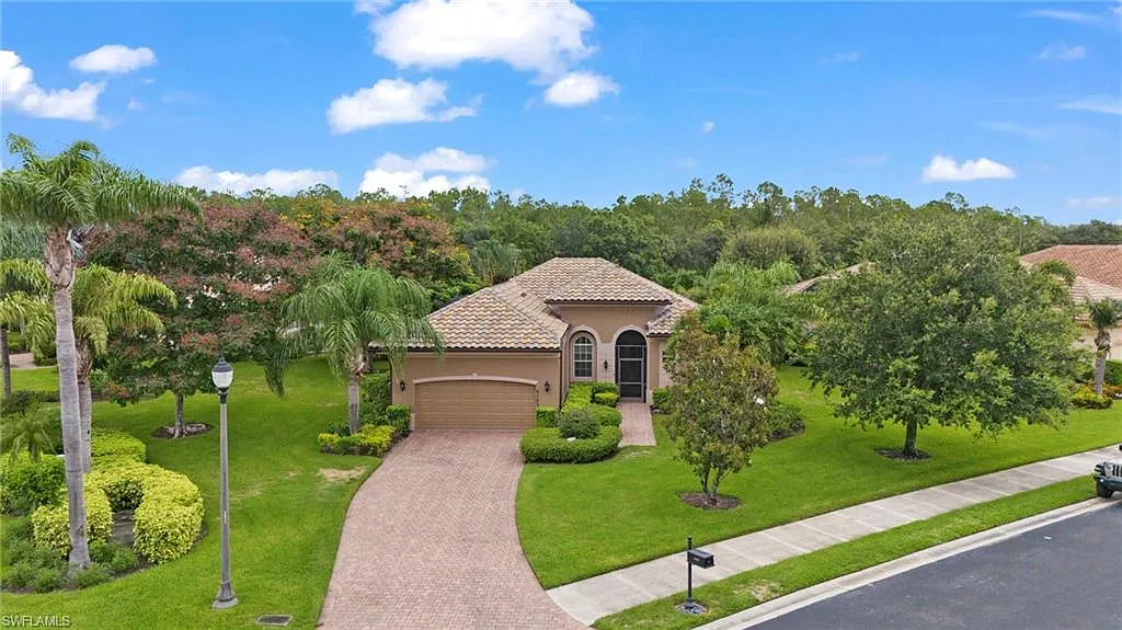 3 bed, 2.0 bath, 2043 sqft, $8,000 — Photo 3